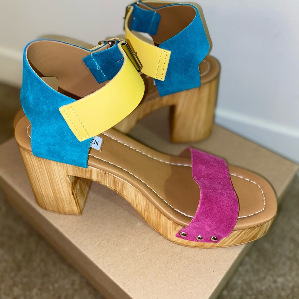 Colorblock Clogs - Picture 3 of 3